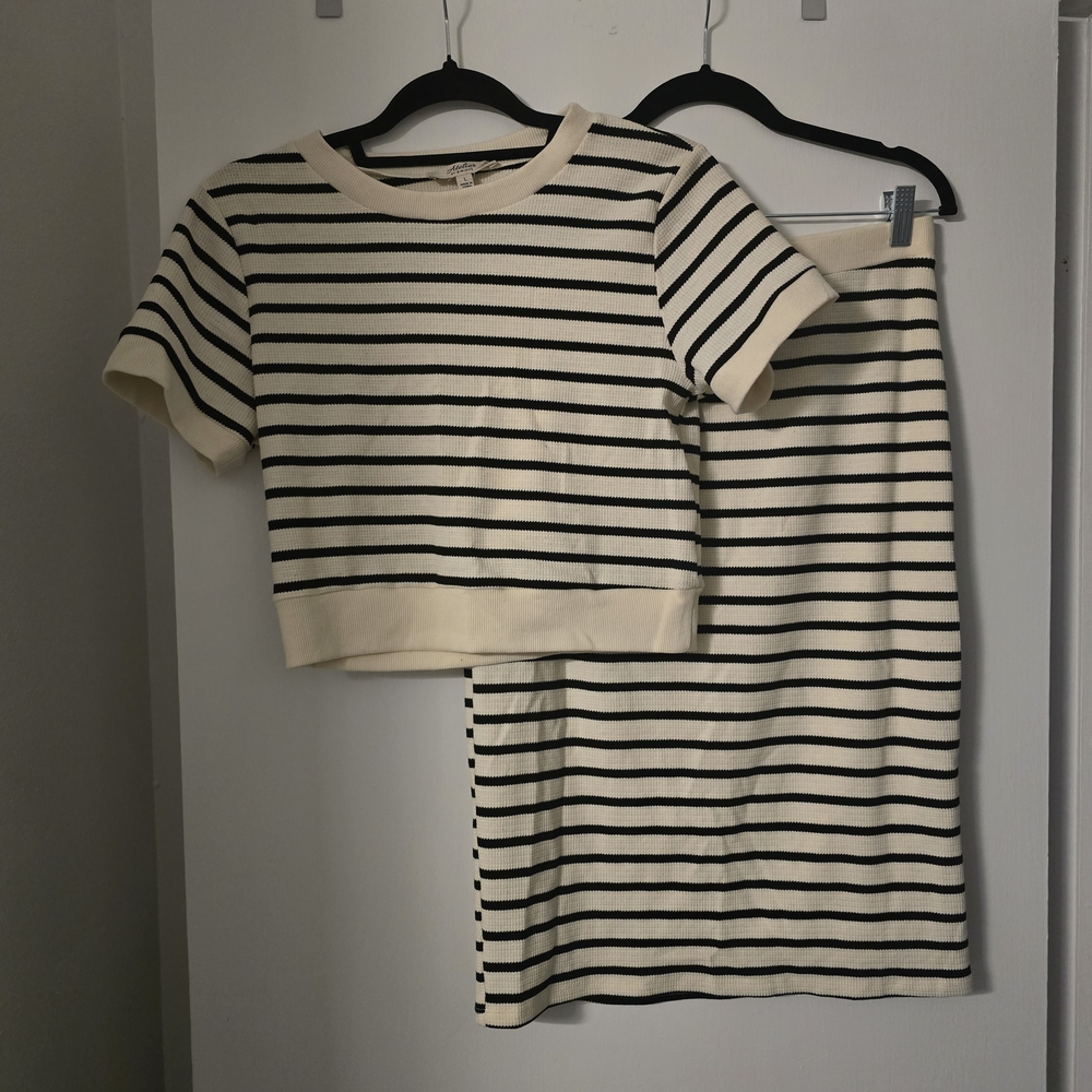 Striped Short Sleeve Knit Top in Cream and Black